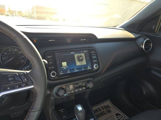 2023 Nissan Kicks SR