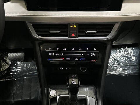2025 Volkswagen Taos SEL 4Motion