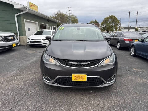 2017 Chrysler Pacifica Touring-L