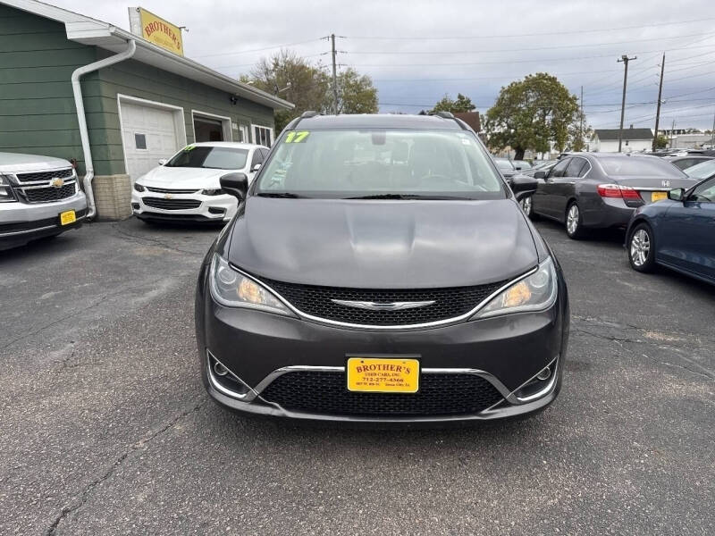 2017 Chrysler Pacifica Touring-L