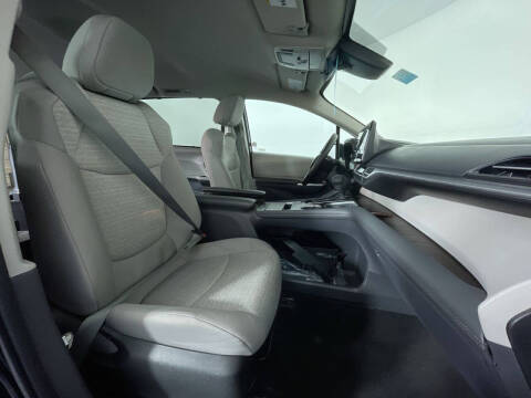 2023 Toyota Sienna LE 8-Passenger