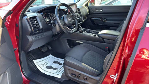 2022 Nissan Pathfinder SV