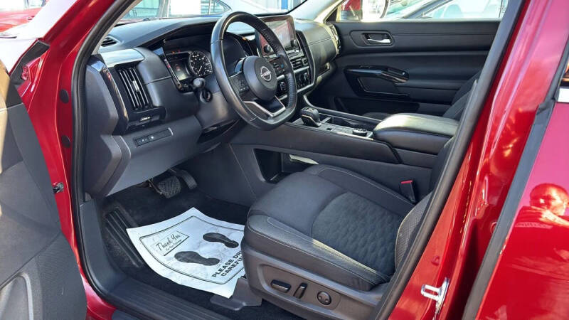 2022 Nissan Pathfinder SV