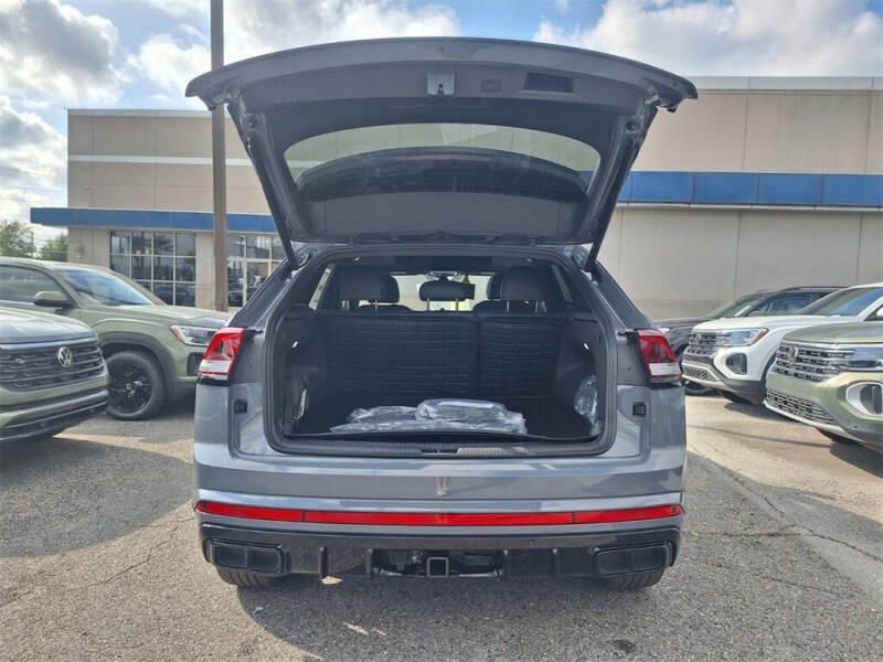 2026 Volkswagen Atlas Cross Sport SEL R-Line Black 4Motion