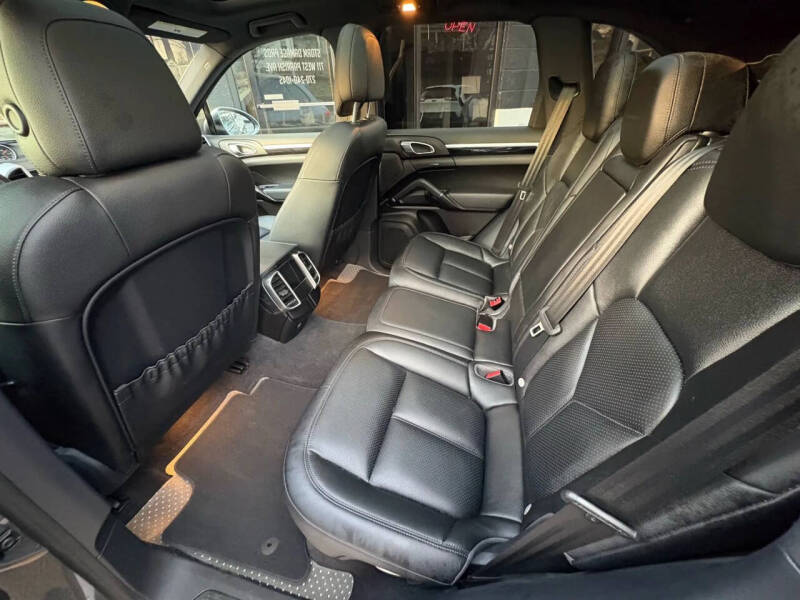 2018 Porsche Cayenne Platinum Edition