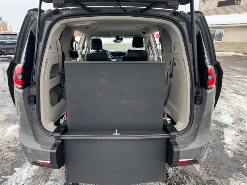 2022 Chrysler Pacifica Touring L