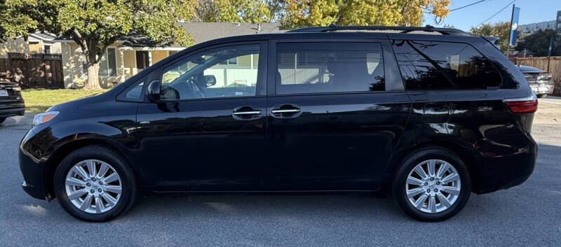 2017 Toyota Sienna XLE 7-Passenger