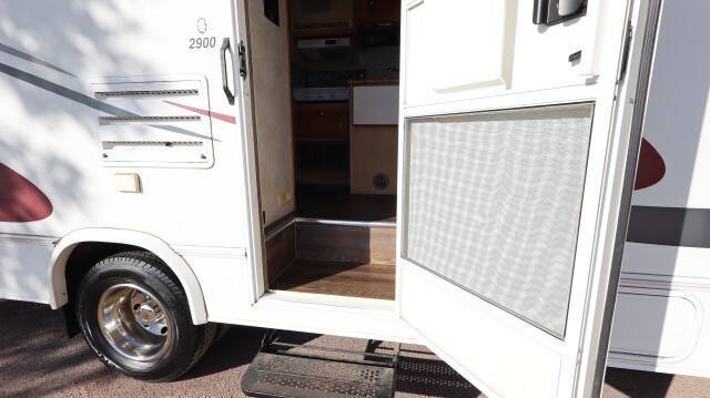 2004 Ford E-Series E-450 SD