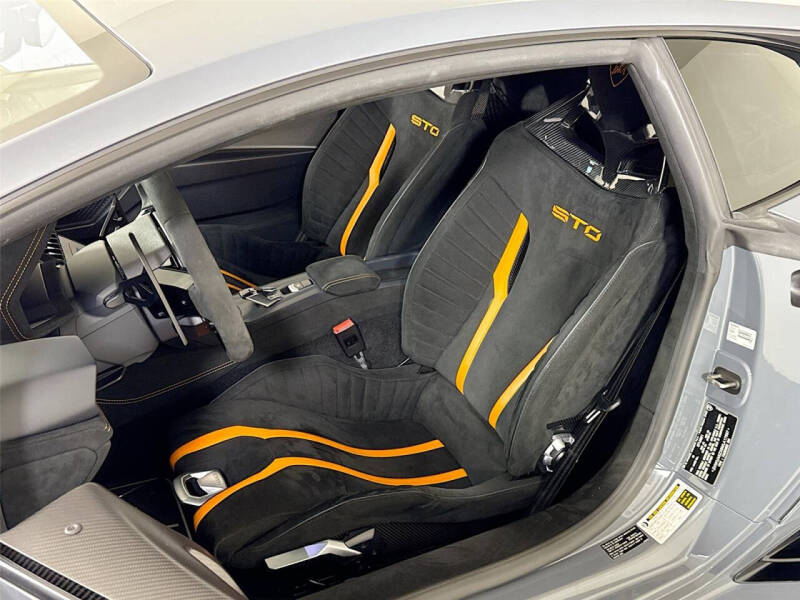 2021 Lamborghini Huracan STO