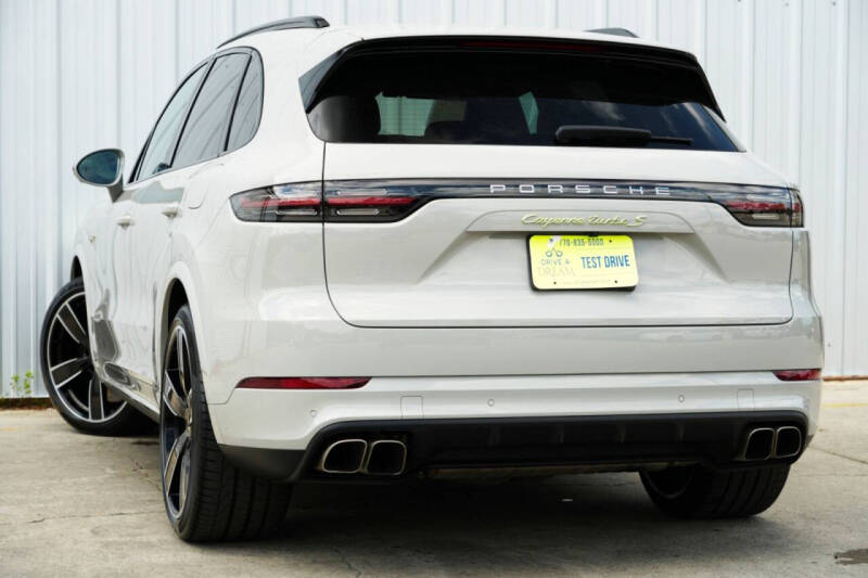 2022 Porsche Cayenne Turbo S E-Hybrid
