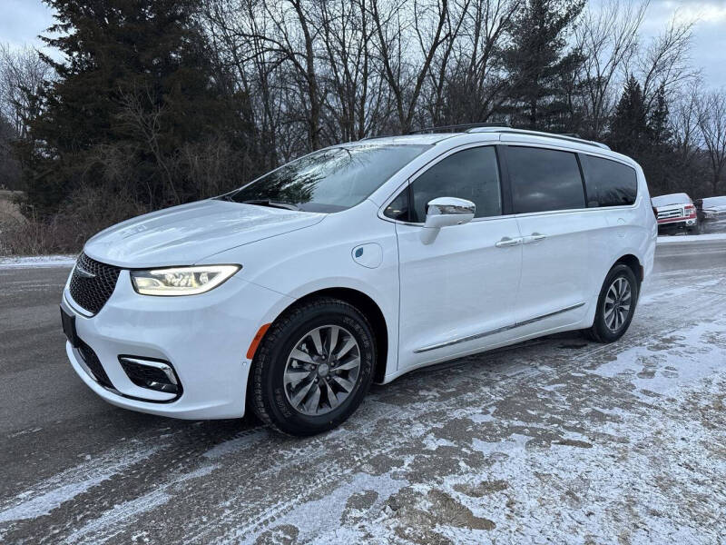 2021 Chrysler Pacifica Hybrid Limited photo 2