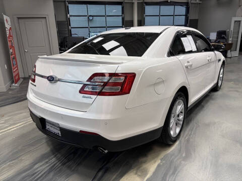 2018 Ford Taurus SEL