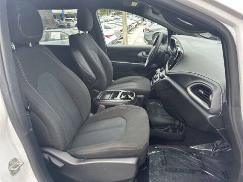 2024 Chrysler Pacifica Touring