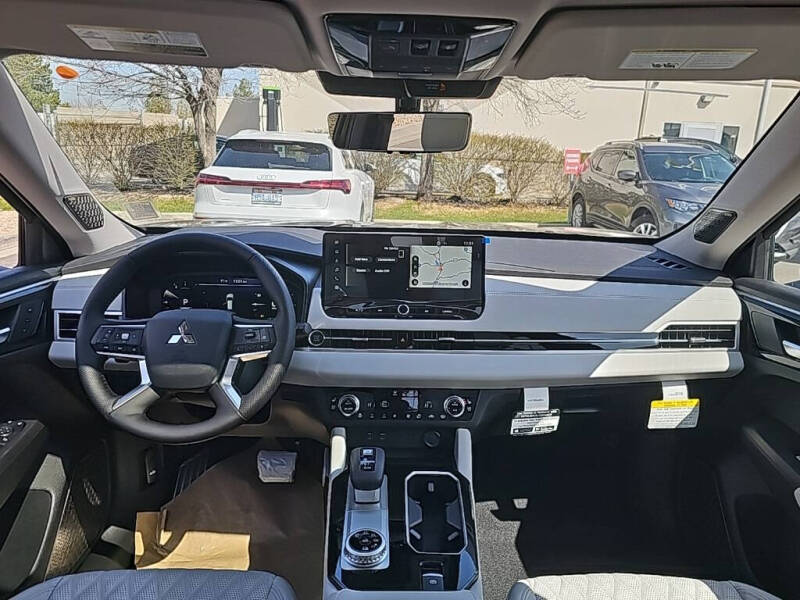 2025 Mitsubishi Outlander SEL Platinum Edition