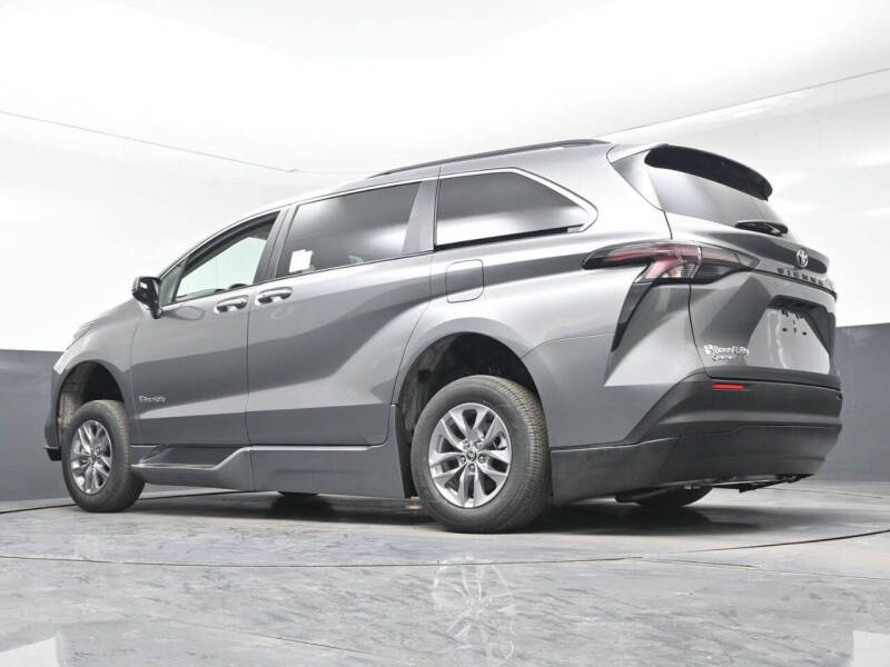 2026 Toyota Sienna XLE 7-Passenger