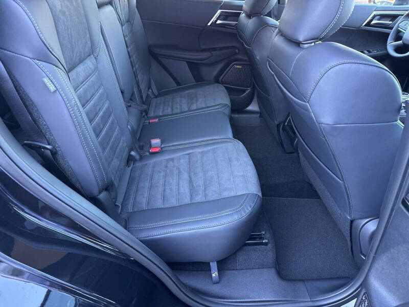 2025 Mitsubishi Outlander SE