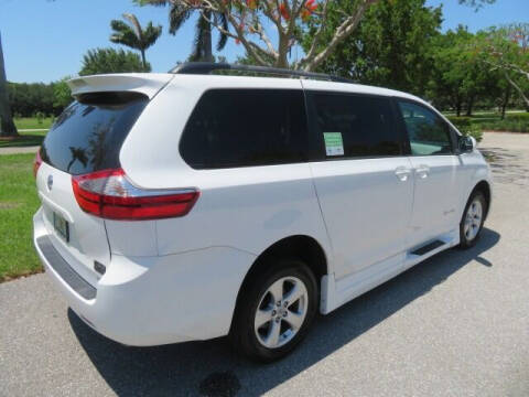 2016 Toyota Sienna LE Mobility 7-Passenger