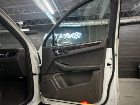 2015 Porsche Macan S