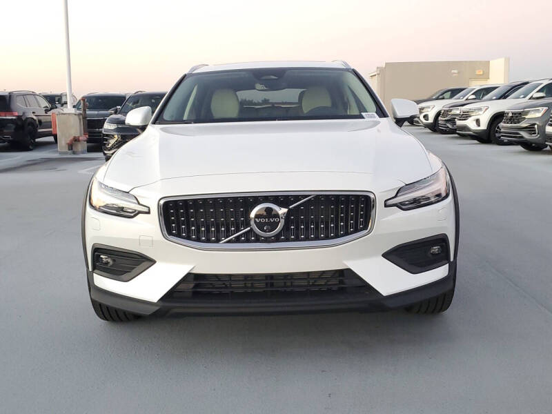 2026 Volvo V60 Cross Country B5 Ultra