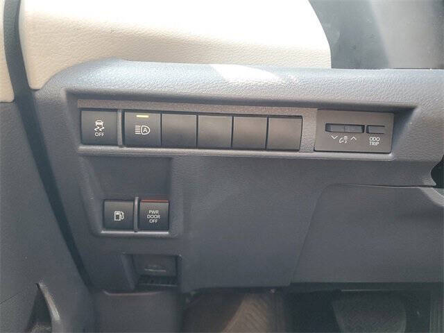 2022 Toyota Sienna LE 8-Passenger