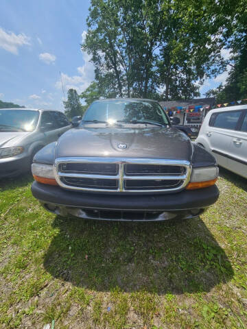 2004 Dodge Dakota for sale at CHAMPION AUTO SALES in Brookville IN