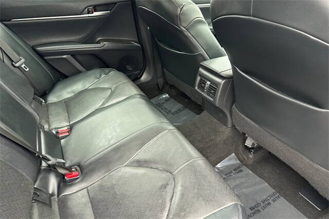 2021 Toyota Camry Hybrid XLE