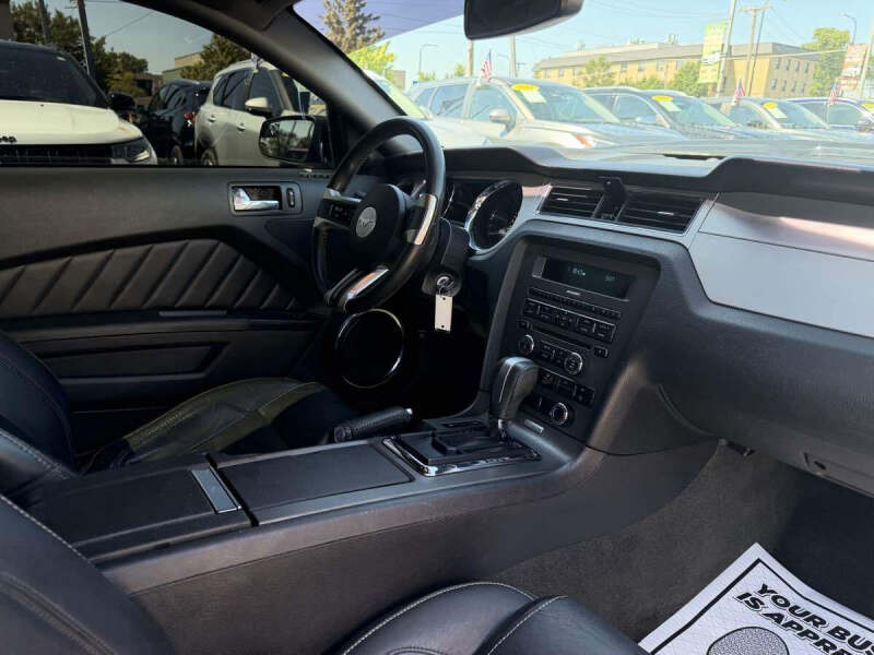 2014 Ford Mustang V6