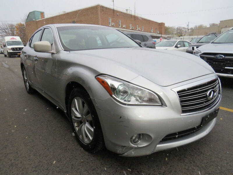 2011 Infiniti M56 x