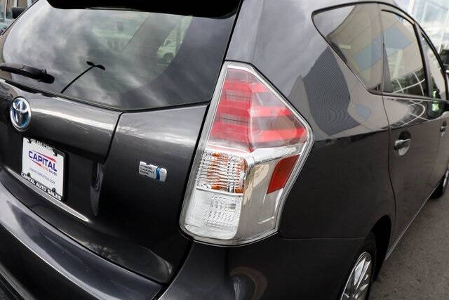 2017 Toyota Prius v Four