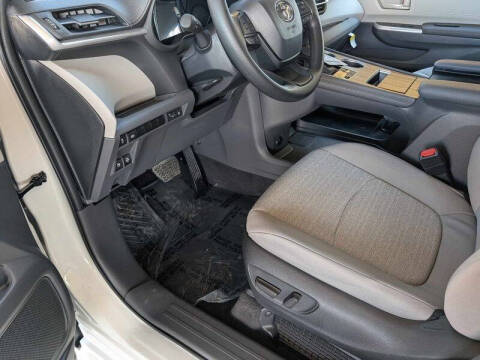 2025 Toyota Sienna LE 8-Passenger