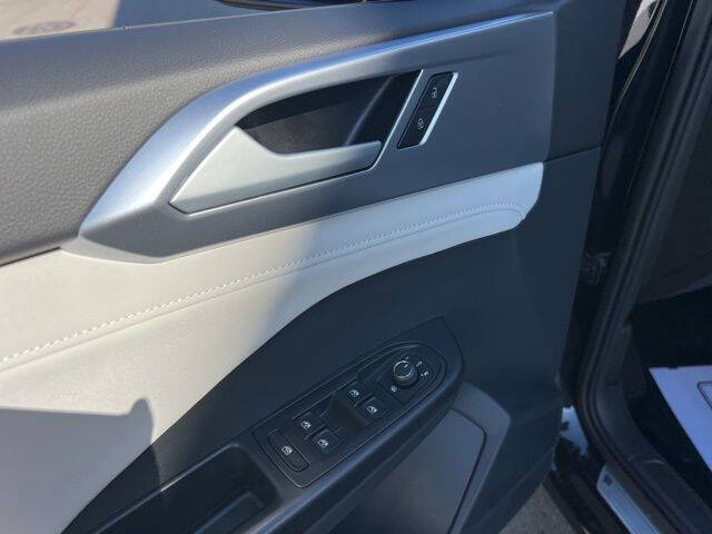 2025 Volkswagen Taos SE