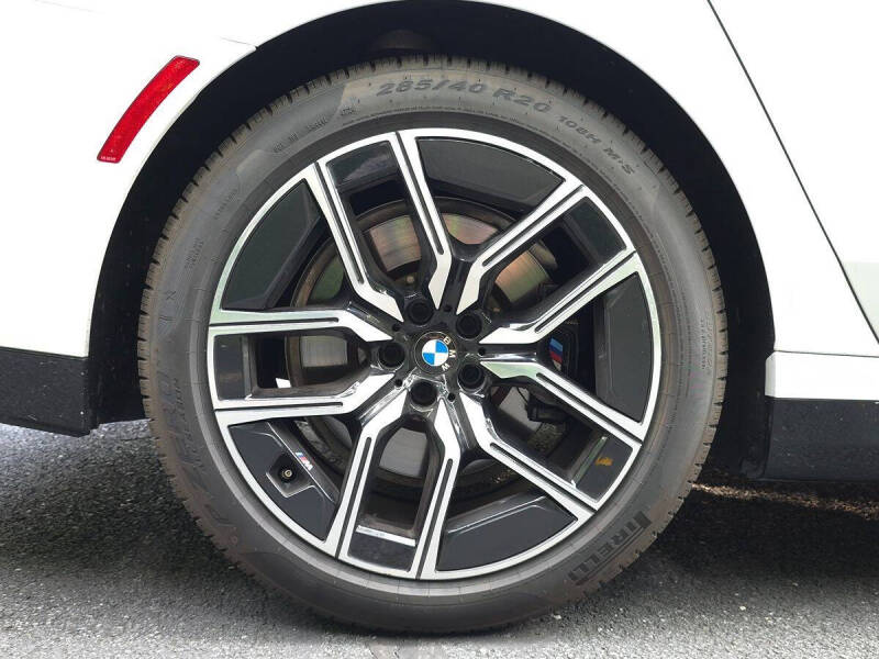 2023 BMW 7 Series 740i