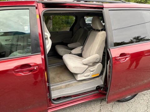 2012 Toyota Sienna LE 8-Passenger