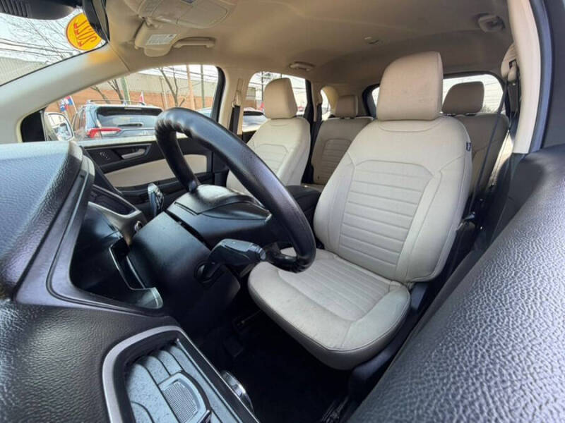 2022 Ford Edge SE
