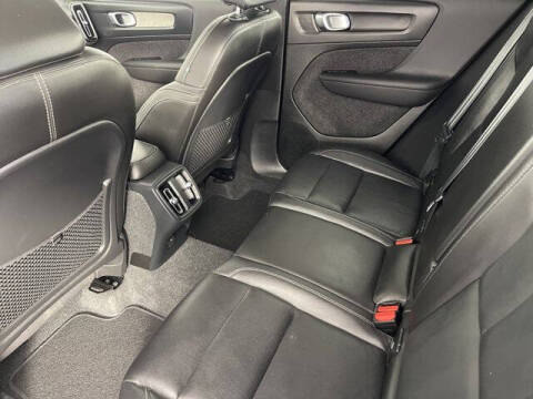 2024 Volvo XC40 B5 Plus Bright Theme