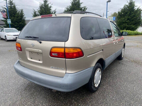 2000 Toyota Sienna LE