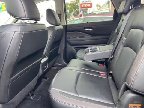 2022 Nissan Pathfinder SL