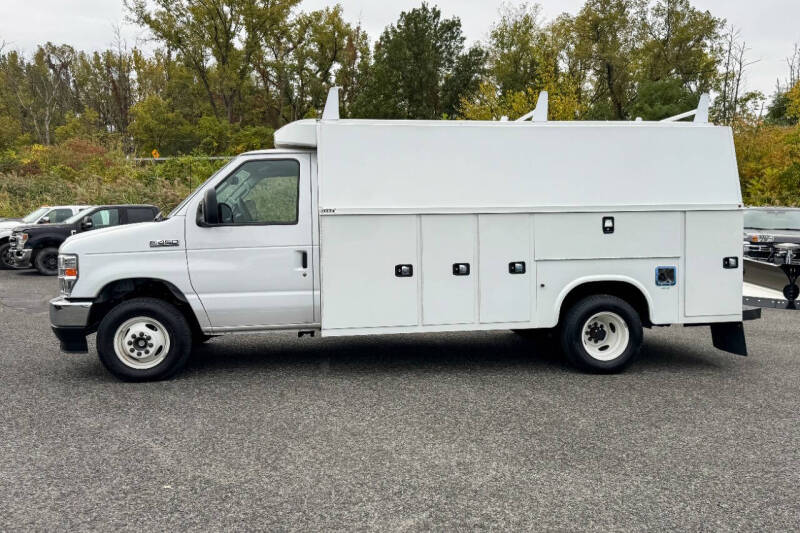 2024 Ford E-Series E-450 SD