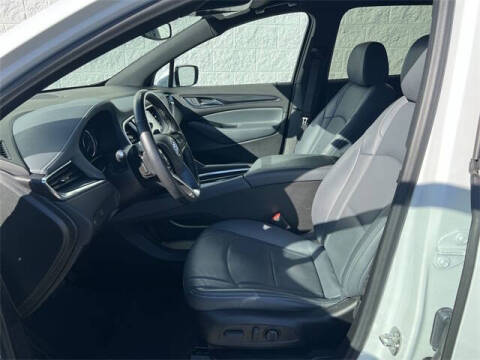 2022 Buick Enclave Essence