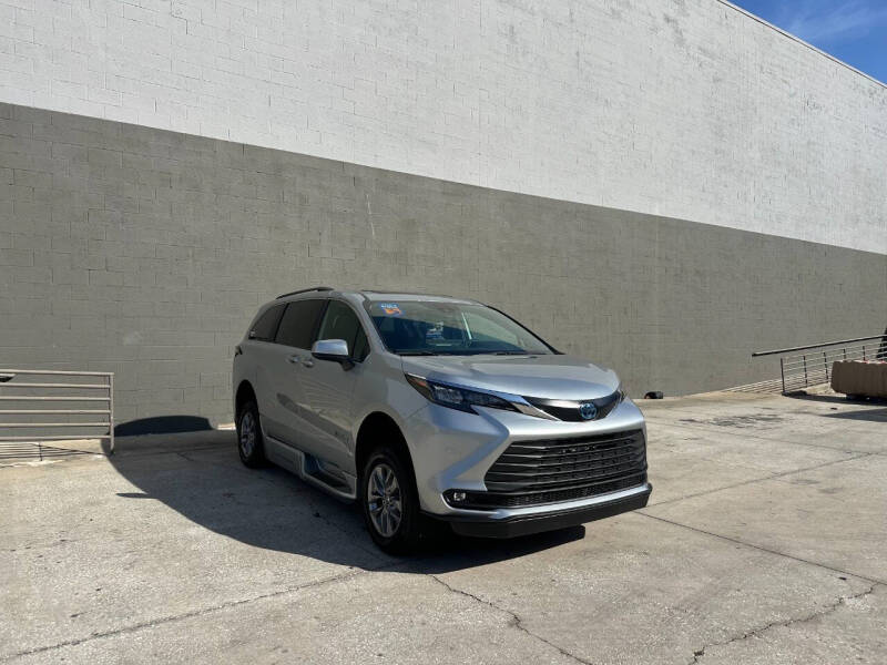 2025 Toyota Sienna XLE 8-Passenger