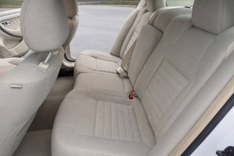 2017 Ford Taurus SE
