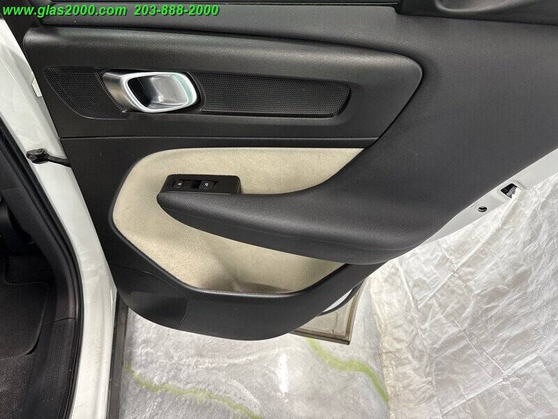 2022 Volvo XC40 T5 Momentum