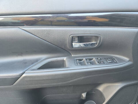 2019 Mitsubishi Outlander SE