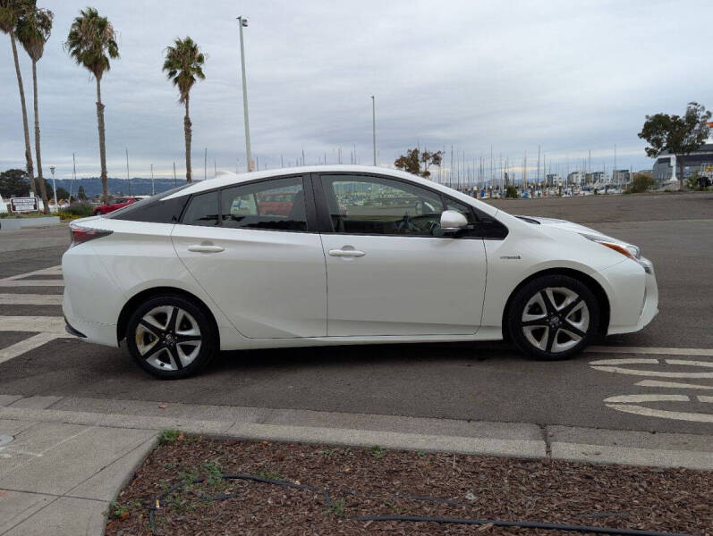 2016 Toyota Prius Three Touring