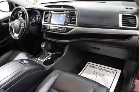 2017 Toyota Highlander SE