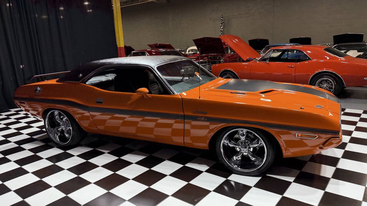 1970 Dodge Challenger 12