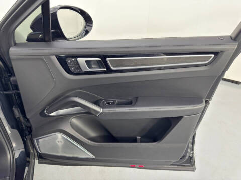 2022 Porsche Cayenne Turbo S E-Hybrid Coupe