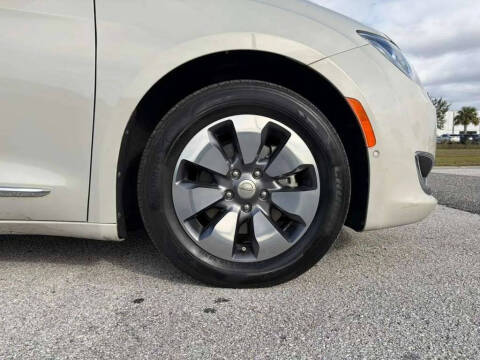 2017 Chrysler Pacifica Hybrid Platinum