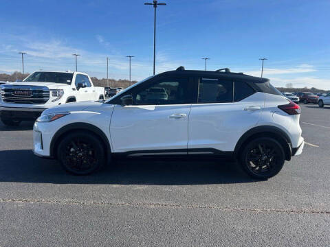 2023 Nissan Kicks SR