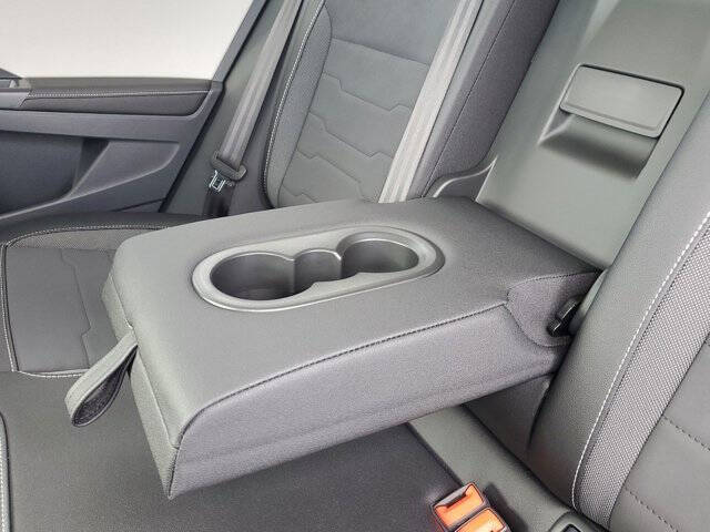 2025 Volkswagen Taos SE